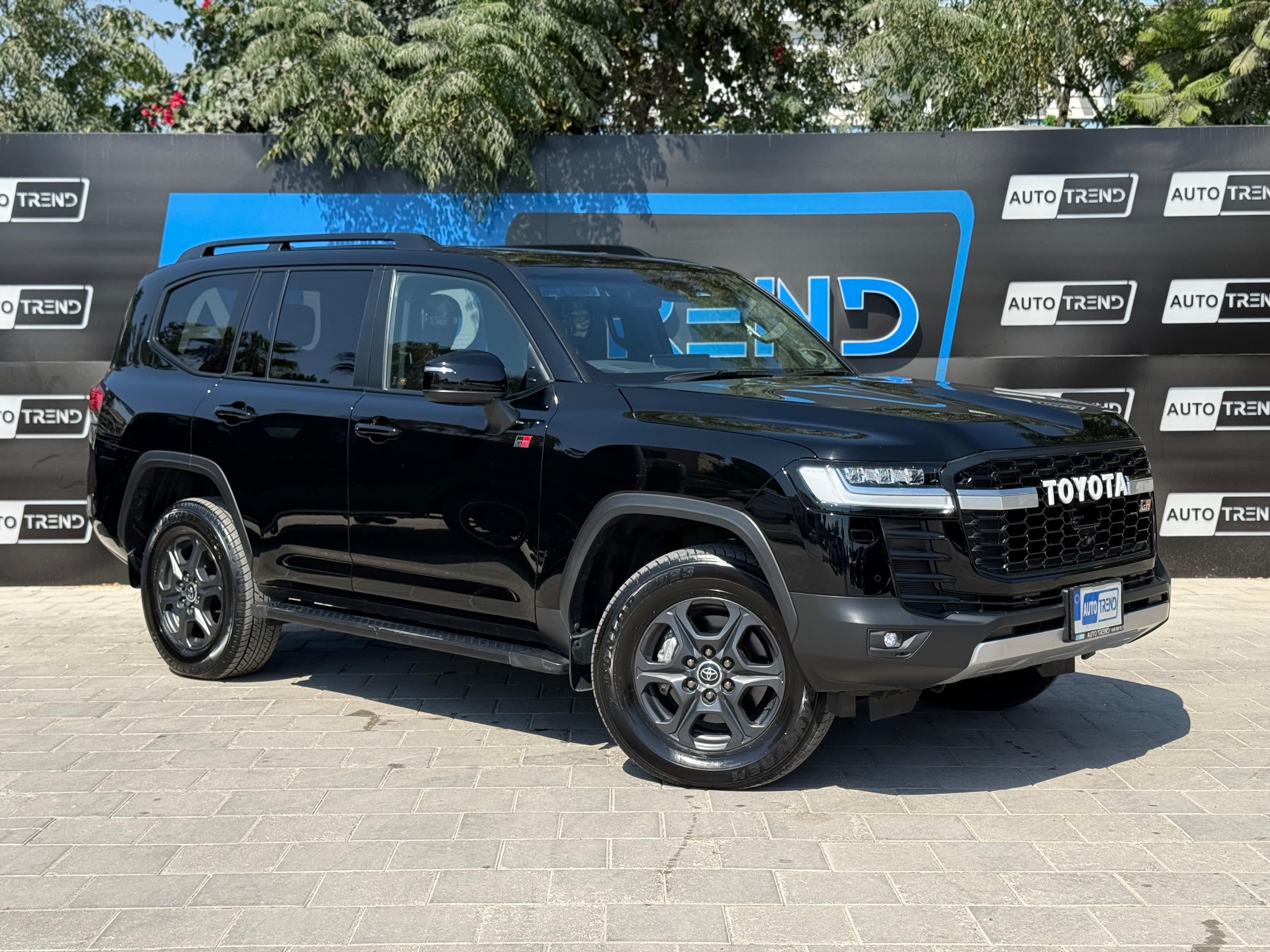 2023 Toyota Land Cruiser - view 1