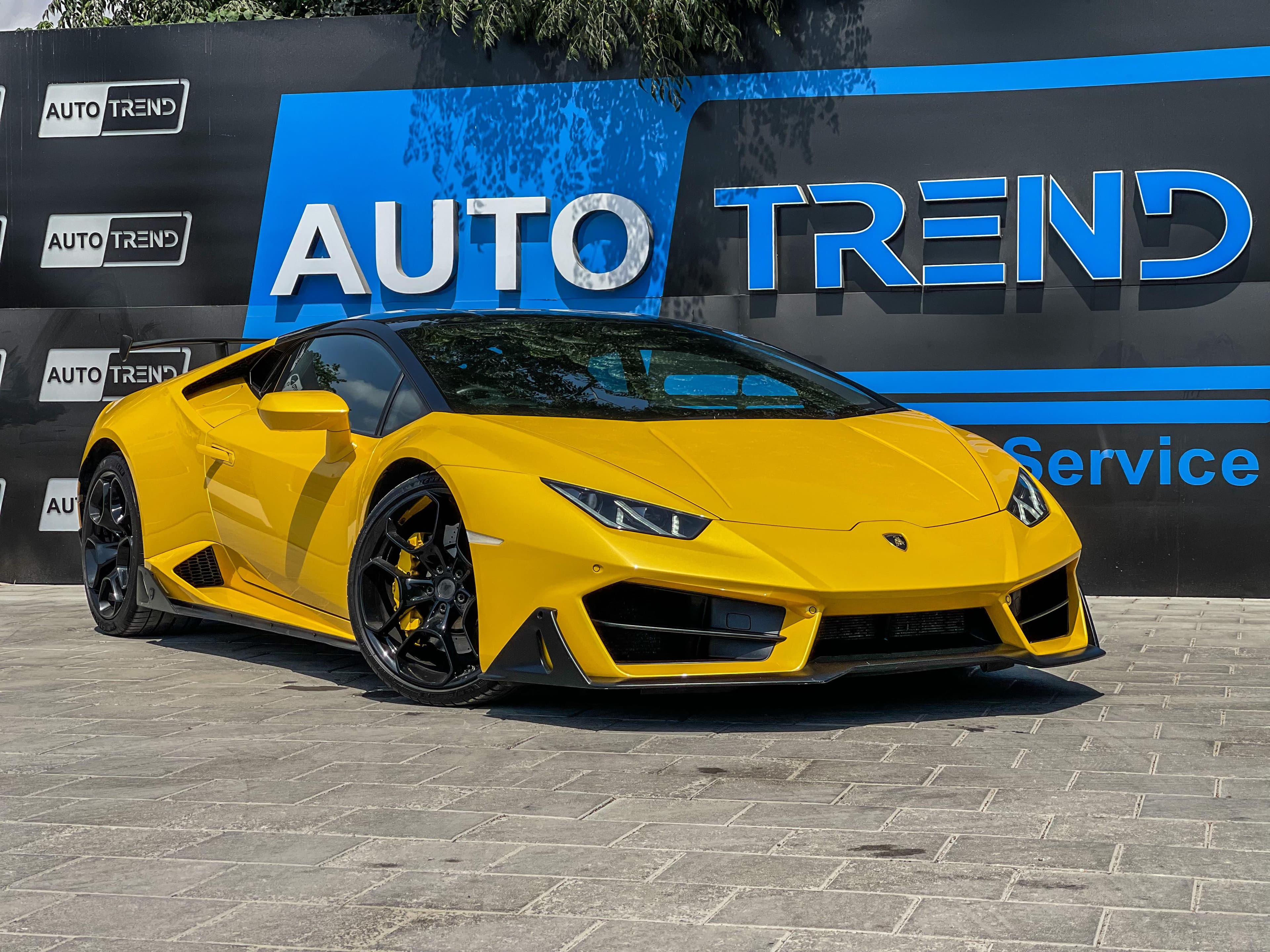2019 Lamborghini Huracan - view 1