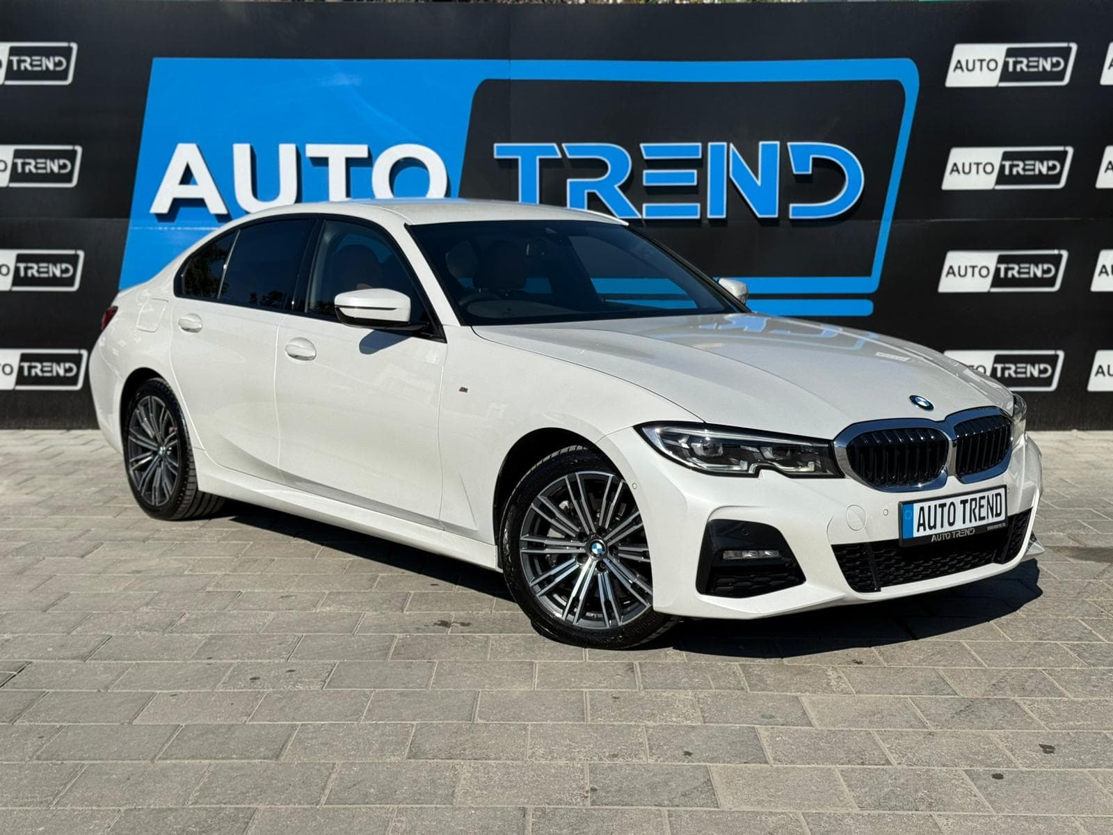 2020 BMW 3 Series - view 1