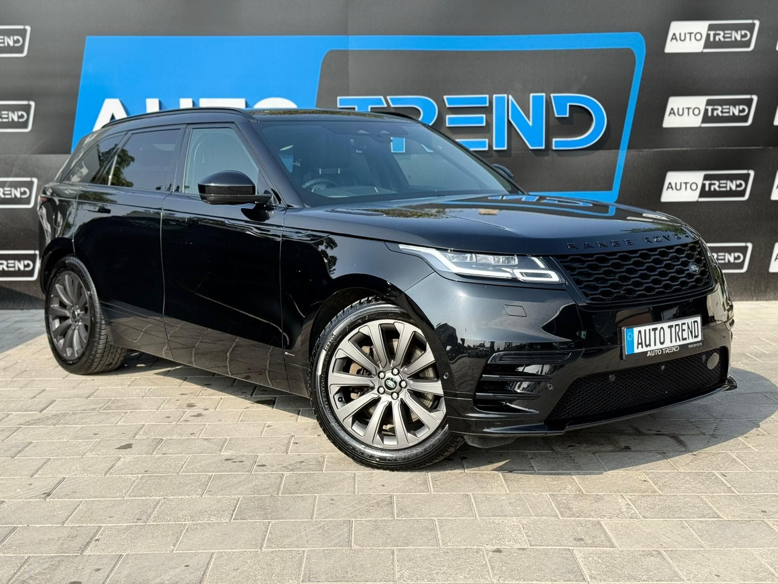 2021 Land Rover Range Rover Velar - view 1