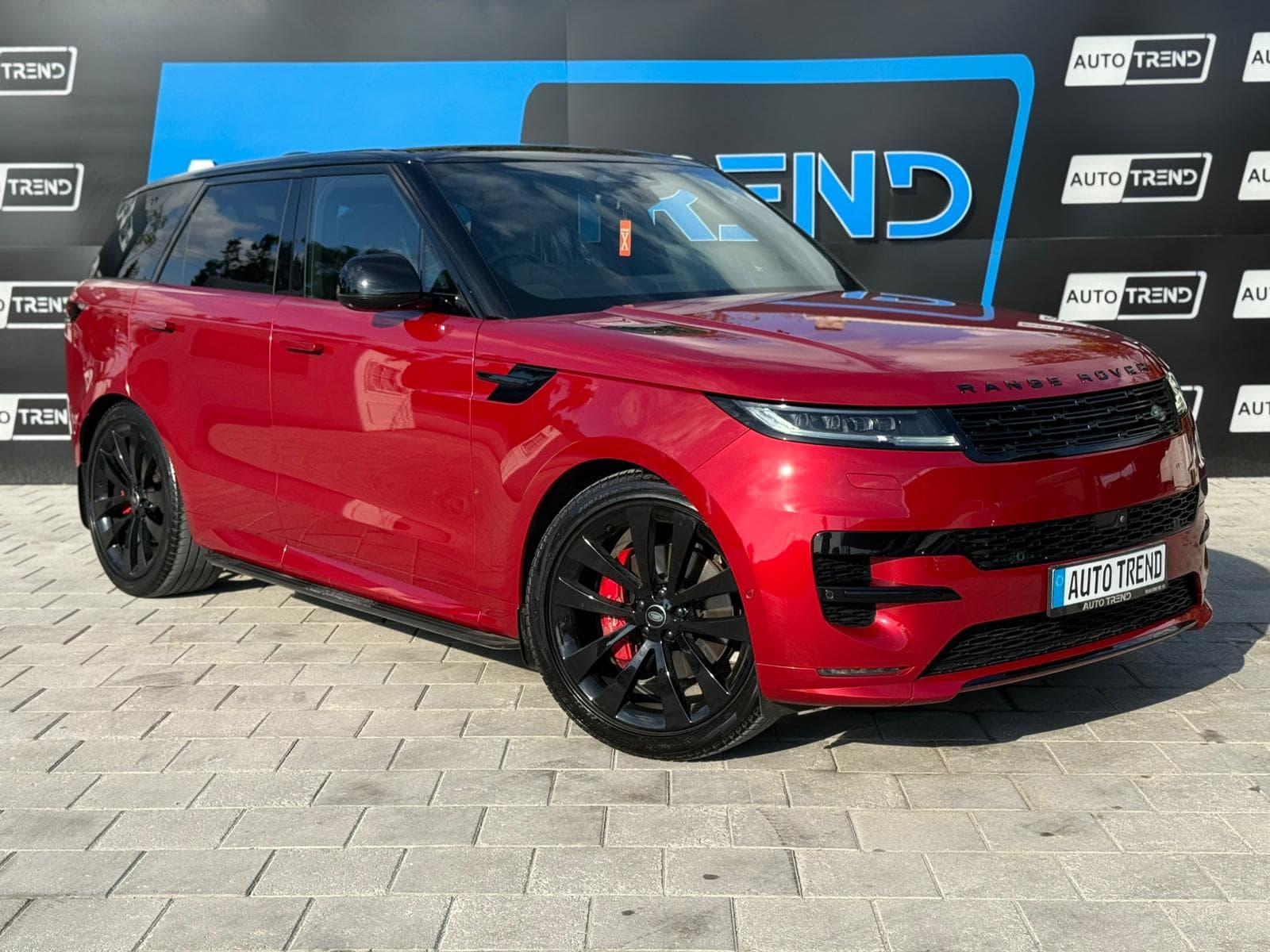2024 Land Rover Range Rover Sport - view 1
