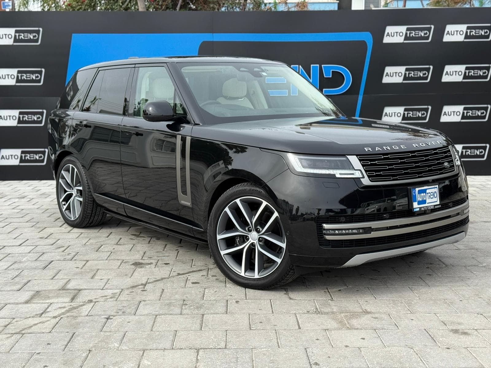 2023 Land Rover Range Rover - view 1